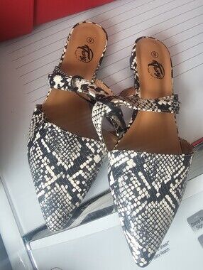 Taryn Pointed Toe Snake-Print Slide Mules - Black & White  Sz 8. New